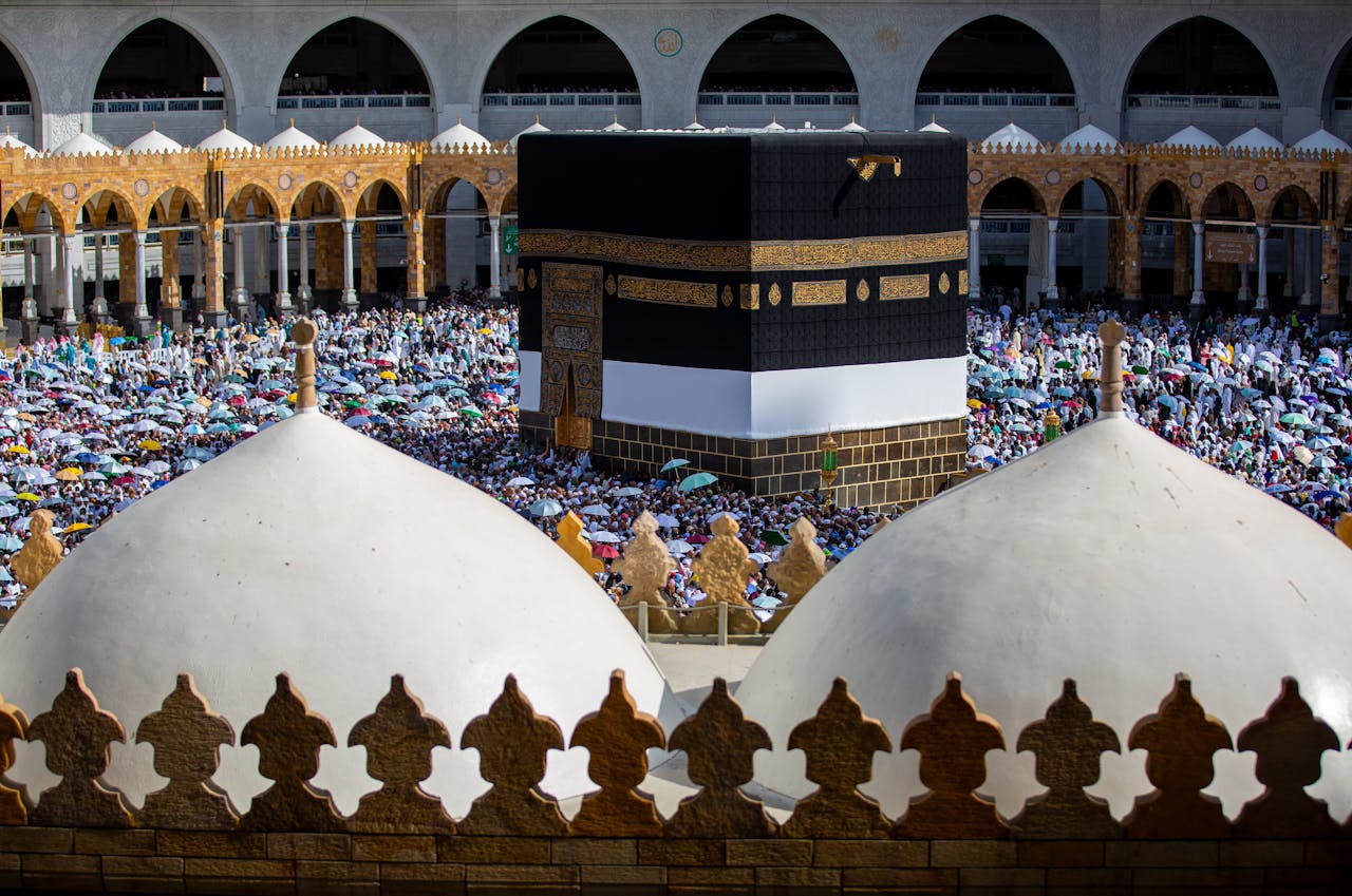 Crowd of Pilgrims around Kaaba